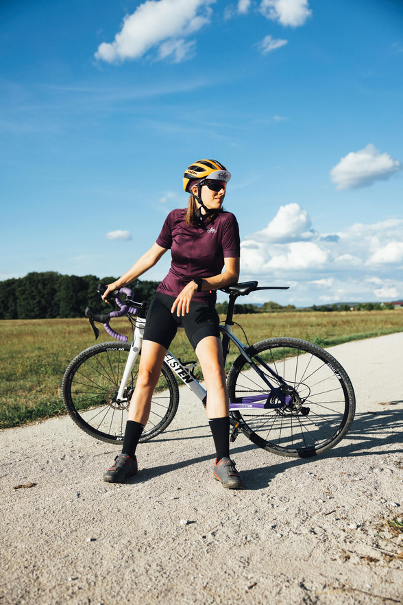 Avec une personne devant le vélo