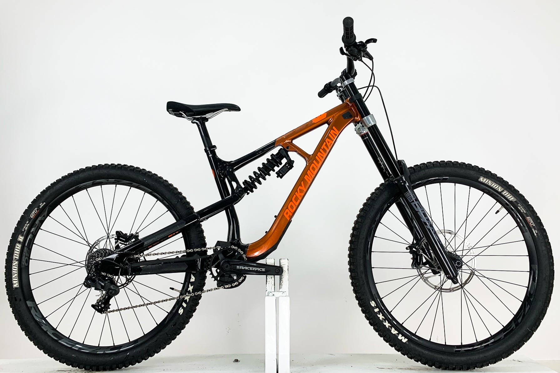 自転車本体 Rocky Mountain Slayer30 Lsize DH Rocky Mountain Slayer30 Lsize DH ROCKY MOUNTAIN BIKE LINE-UP試乗