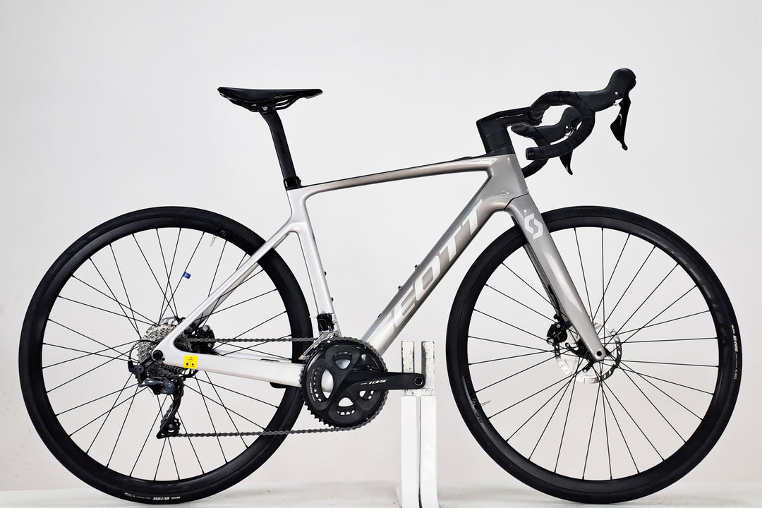 VELO ROUTE COURSE ELECTRIQUE VAE SCOTT ADDICT ERIDE 20 CARBON CARBONE