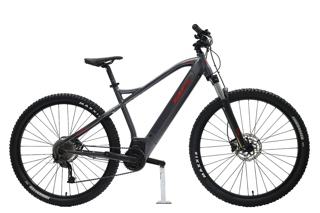 BH Atom 29 2022 T.M