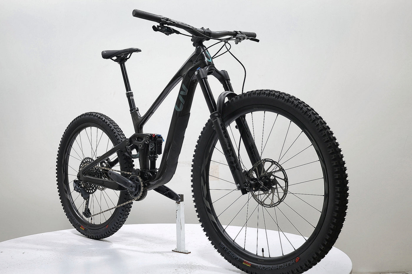 LIV Intrigue LT Advanced Pro 1 2023 T.S