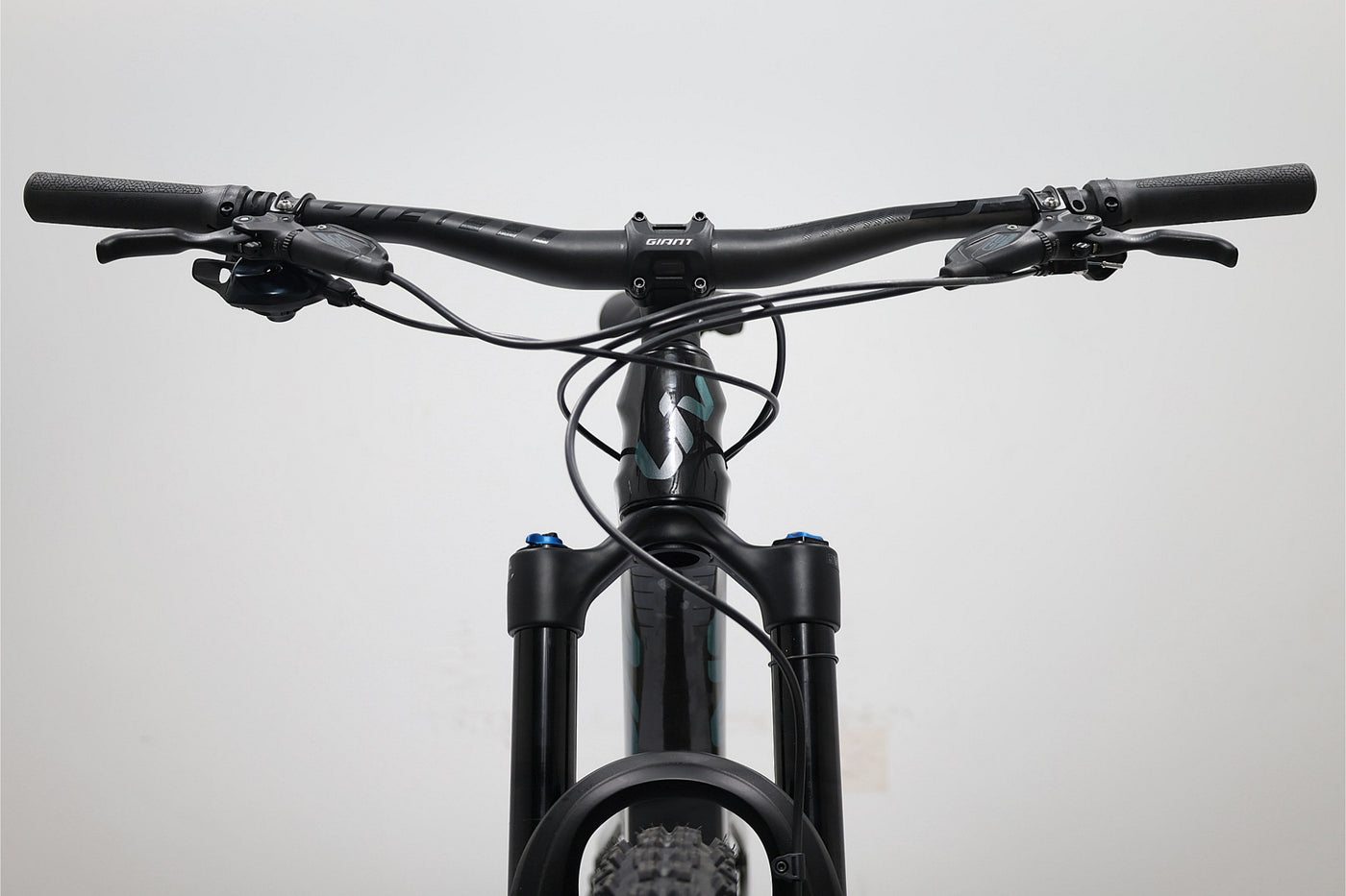 LIV Intrigue LT Advanced Pro 1 2023 T.S