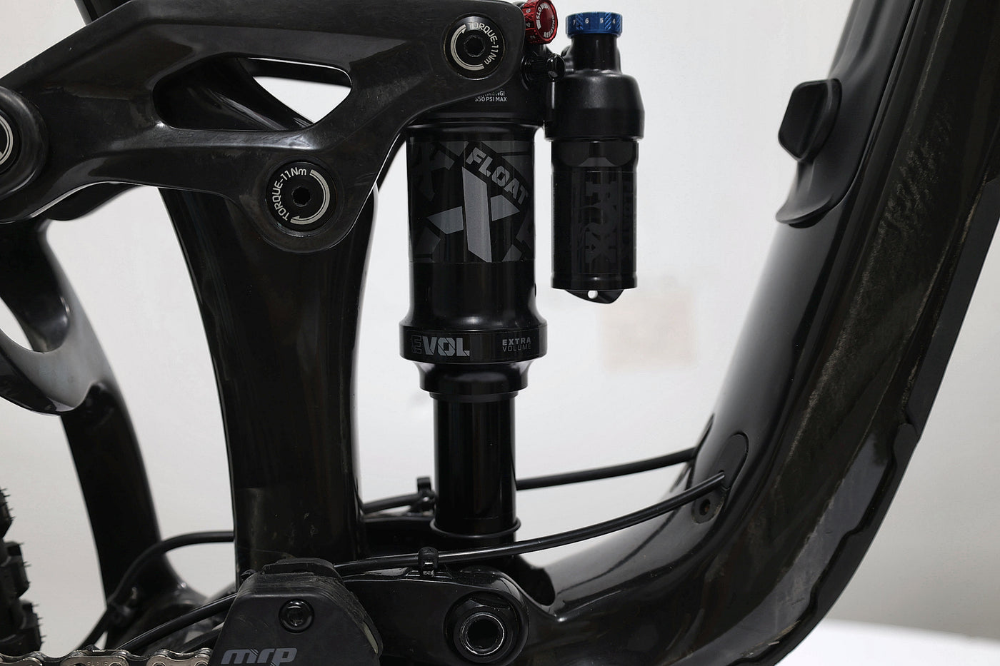 LIV Intrigue LT Advanced Pro 1 2023 T.S