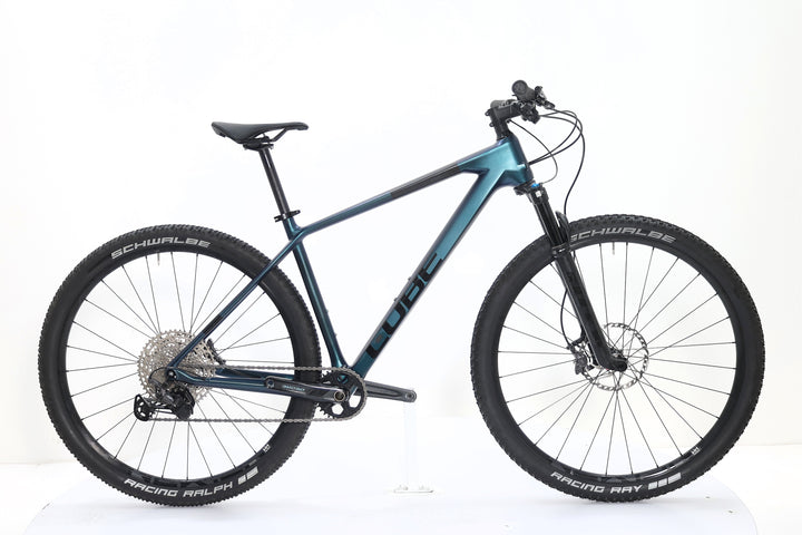 Vélo de ville femme Agora 28 pouces 6 vitesses - MBM Vélo de ville femme Agora 28 pouces 6 vitesses - MBM