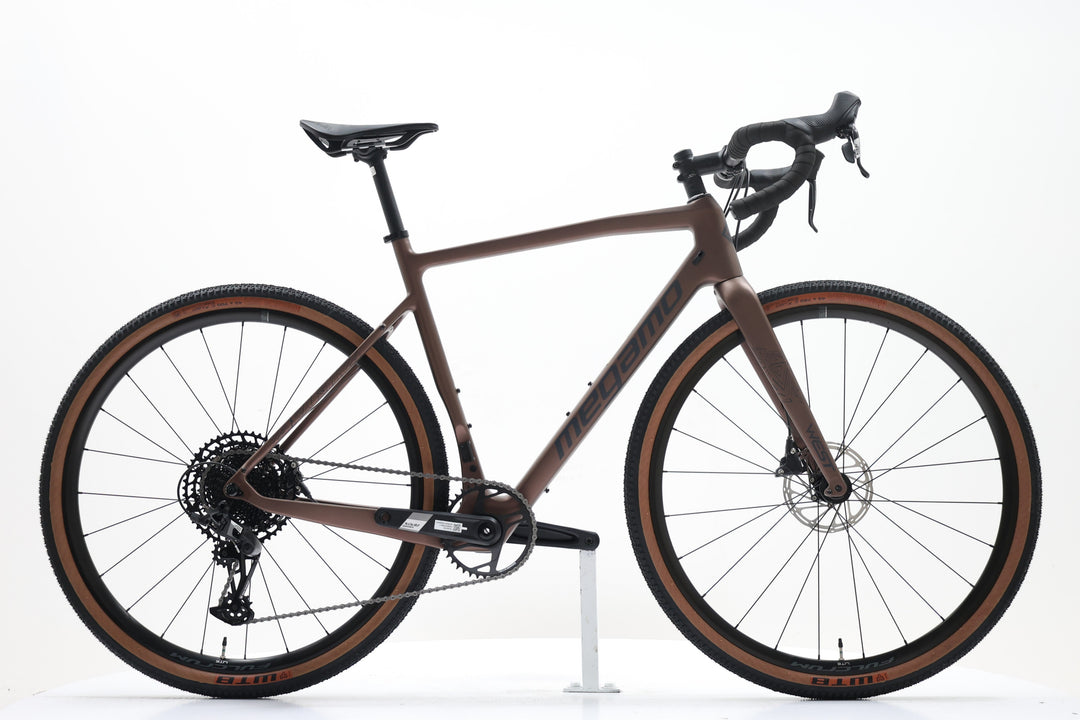 MEGAMO WEST 10 2025
