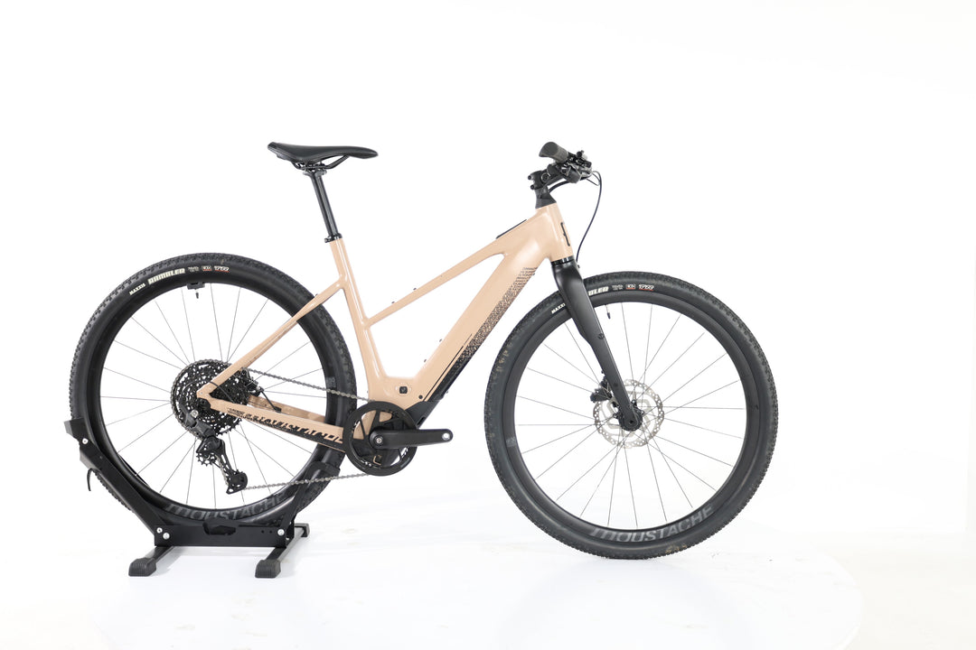 MOUSTACHE Dimanche 29.2 Open Beige Sable Mat 2025 T.M