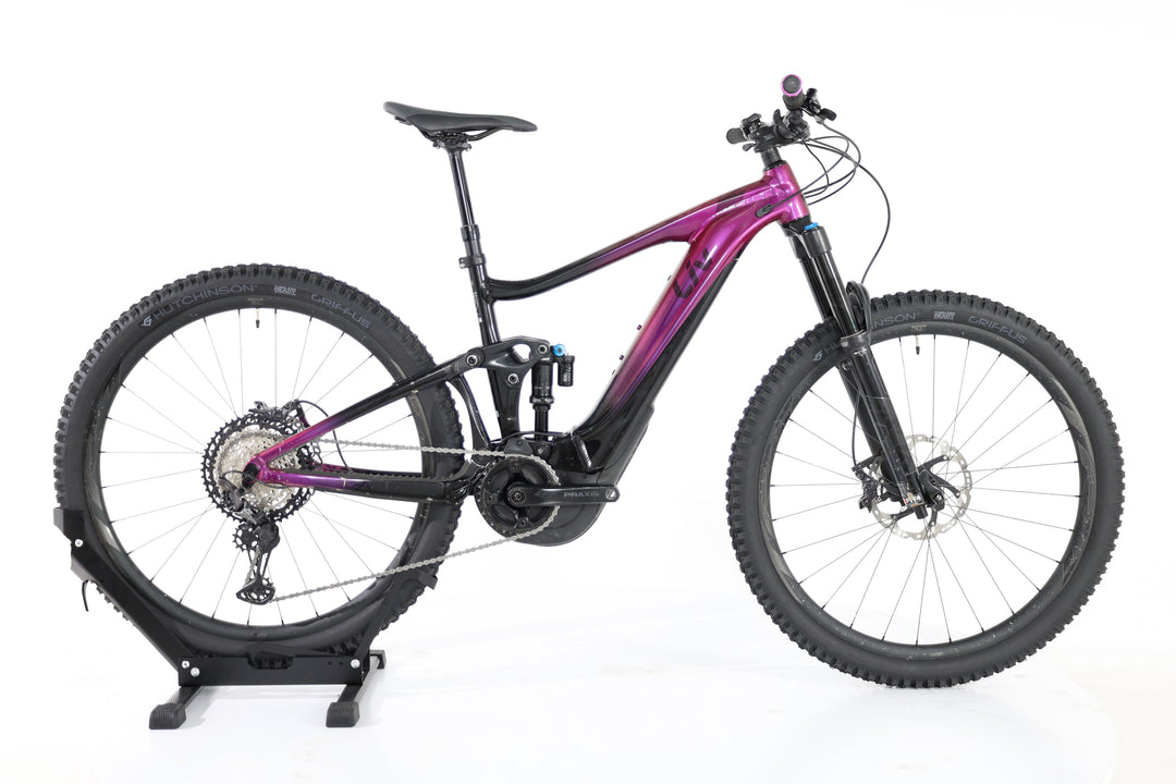 LIV Intrigue X E+ 1 2022 T.M