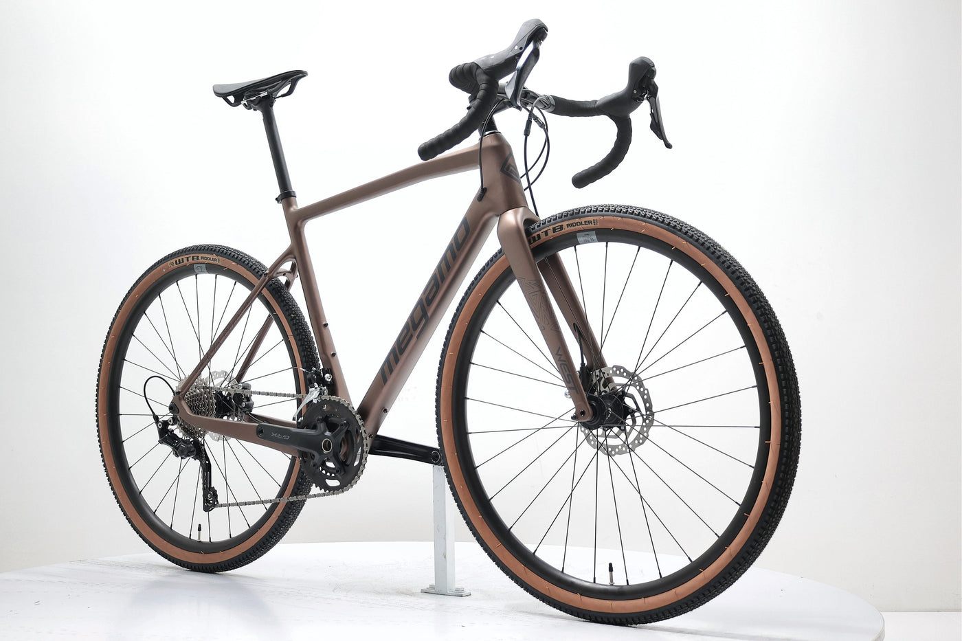 MEGAMO WEST 15 2025 T.M